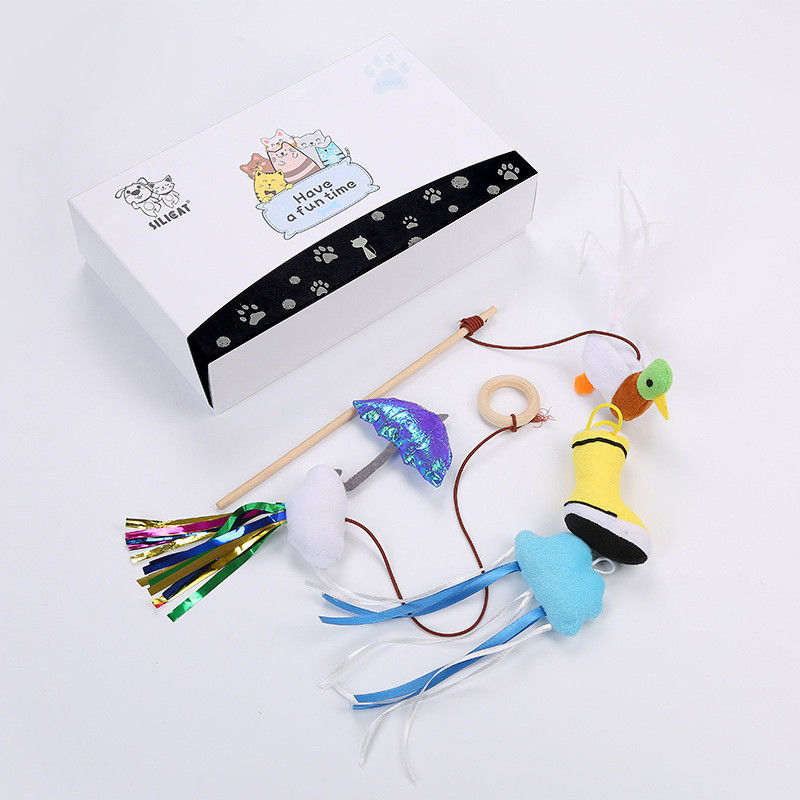 De interactieve van de Schoenenvogels van de Lasercat teaser toy feathers wand Geassorteerde Pluche Vocale Vorm Cat Toy Set