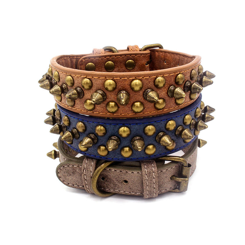 De professionele Gepersonaliseerde Retro van de Klinknagelgentility van Sofa Leather Pu Stevige Duurzame Mannelijke halsband