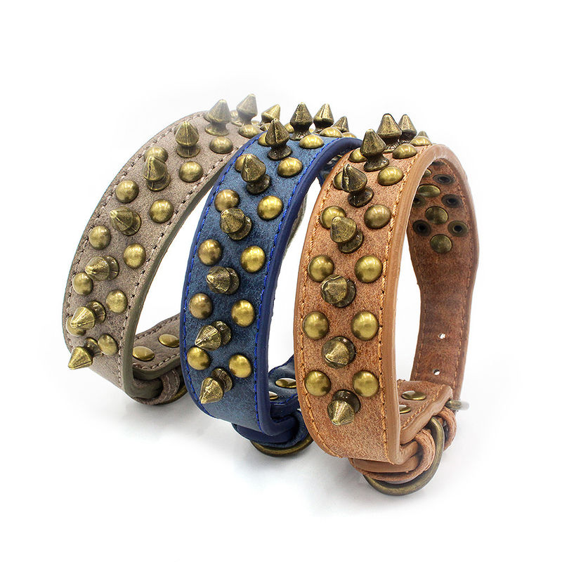 De professionele Gepersonaliseerde Retro van de Klinknagelgentility van Sofa Leather Pu Stevige Duurzame Mannelijke halsband