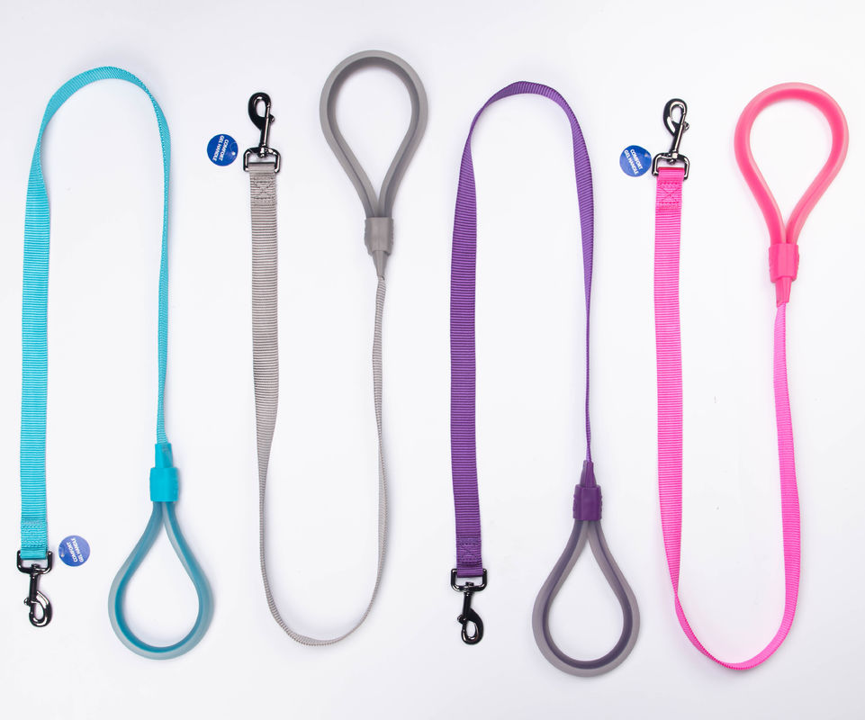 Duurzame Nylon de Hondleibanden die van het siliconehandvat en de Leiband van de Hondkabel opleiden lopen