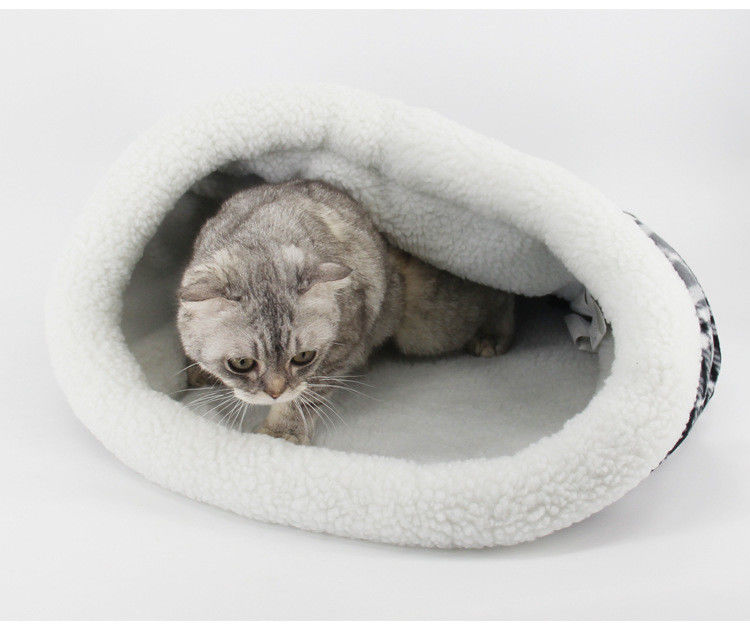 De openlucht en Binnen van het het Huisdierenbed van Kattenhonden Comfortabele van de het Lamspluche Slaapzak van de het Puppyhond