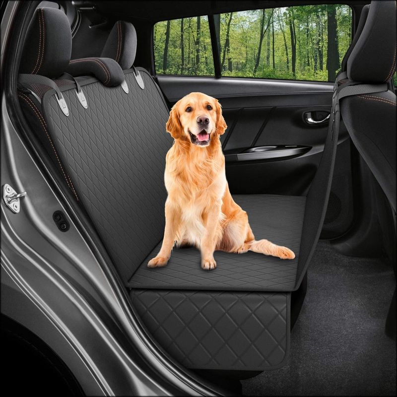 De op een voertuig gemonteerde Dekking Mat Black Waterproof 137*147cm van Hond Achterbank