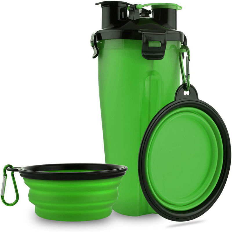 De groene Draagbare Fles van het de Hond Openluchtwater van de Waterautomaat voor Honden die Wandeling lopen