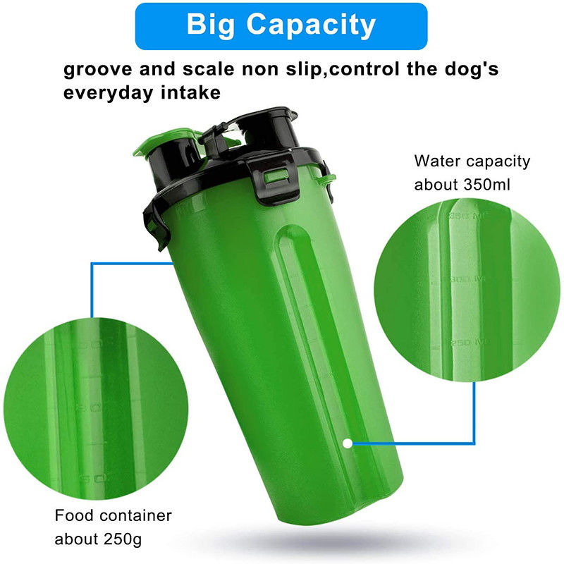 De groene Draagbare Fles van het de Hond Openluchtwater van de Waterautomaat voor Honden die Wandeling lopen